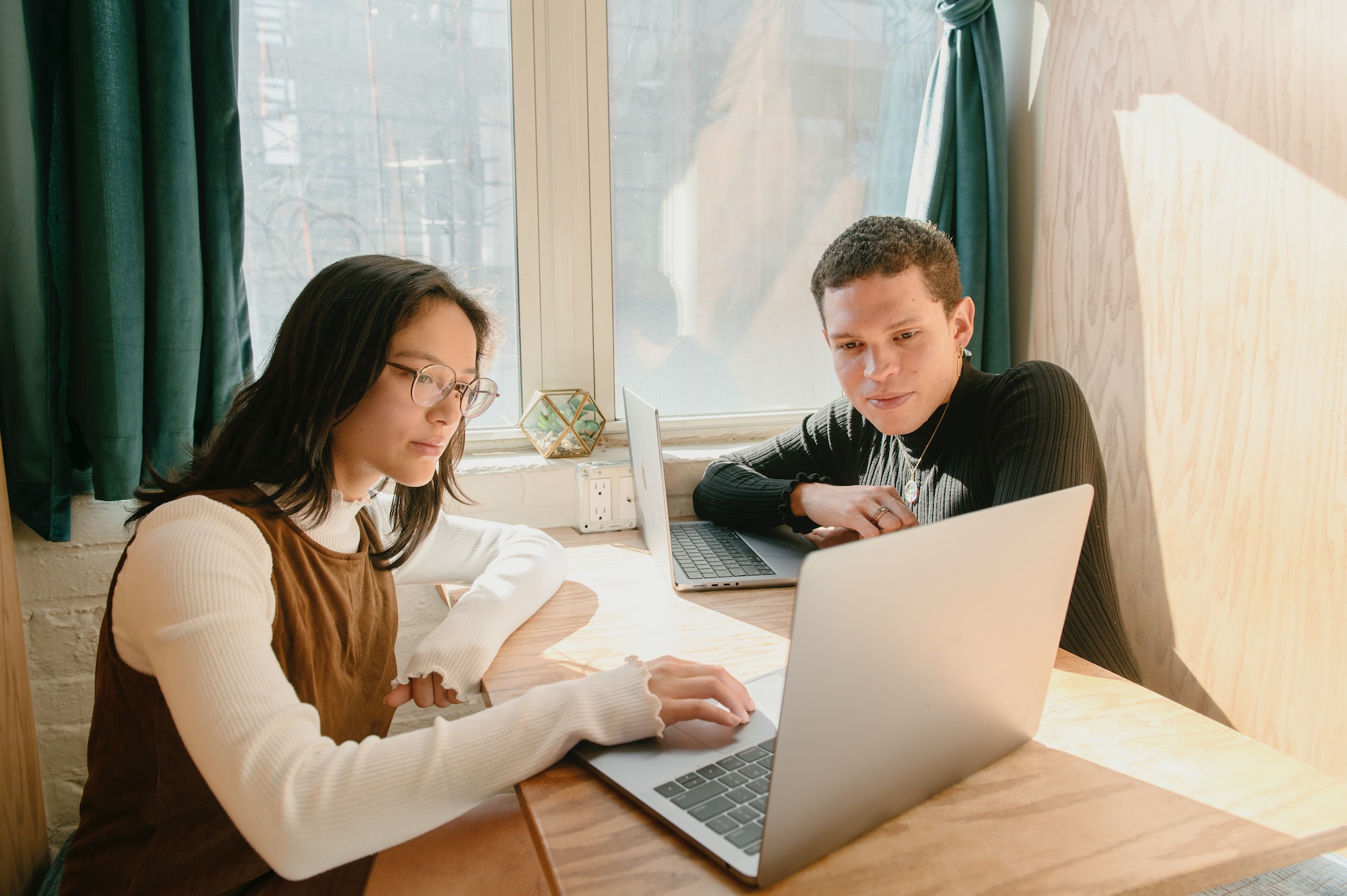 A Comprehensive Networking Guide for Seasonal Workers